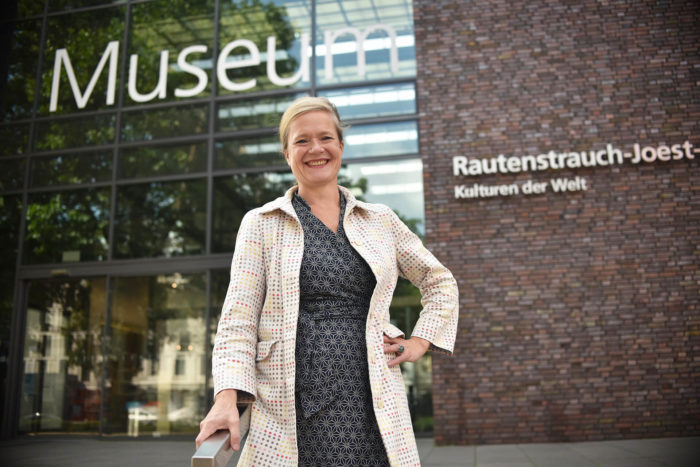 Nanette Snoep travaille depuis 2016 à  la tête de différents musées ethnographiques en Allemagne, après avoir été longtemps conservatrice au Musée du Quai .