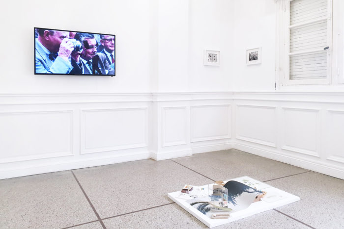 Vue d'exposition, Leave No Stone Unturned [Remuer la terre], curatée par Clelia Coussonnet au Cube-independent art room, 2019. Uriel Orlow, 