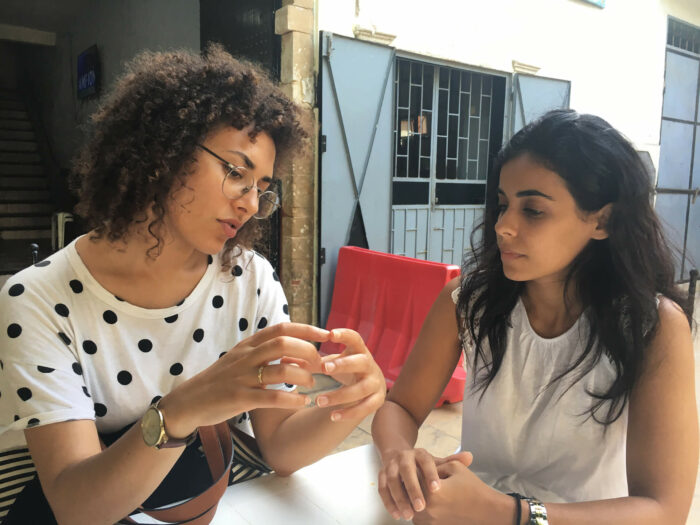 Hanane El Farissi et Marianne Fahmy, artistes, en résidence au Cube durant travelling narratives