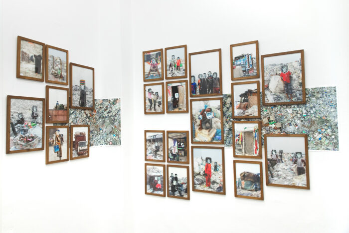Aàdesokan Adedayo, "Waste identity - Bola Bola living", installation photographique, 2020