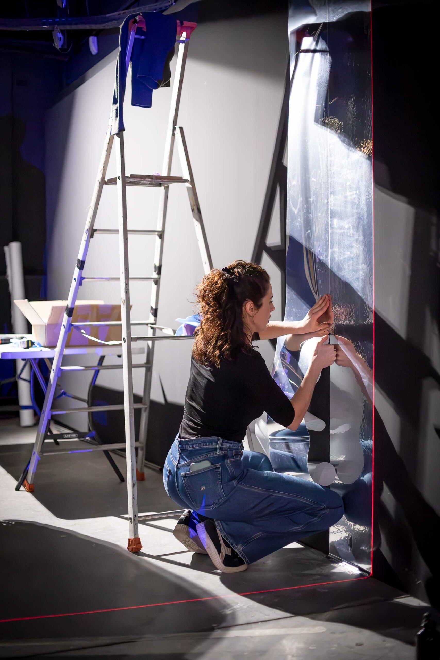 Montage de l’exposition « Oiseaux de nuit », LaM & La Condition Publique, Roubaix, 2025 © Nicolas de Witte, LaM.
