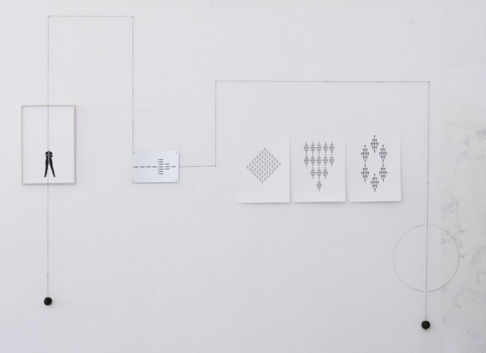 Maria Hanl, Die Brüchigkeit der Mitte, installation, 2026