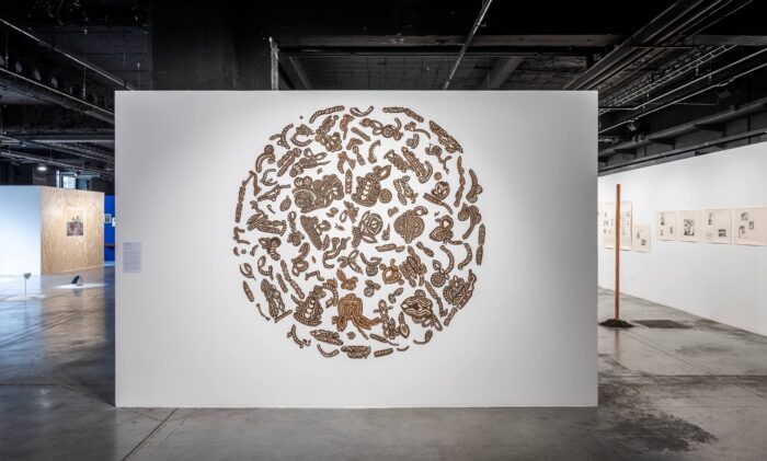 Khadija El Abyad Rawda, 2020-2025 Installation, motif au henné peints sur tissus et découpés, 250 cm de diamètre. Courtesy de l’artiste et de l’adagp, Paris, 2026 © La Condition Publique & Le Cube - independent art room