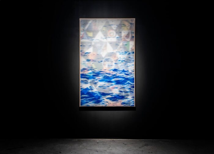 Irena Eden & Stijn Lernout Circle Surface Sun _ Sabir – resonance (II), 2025- 2026 Techniques mixtes sur panneau de contreplaqué ; sérigraphie sur papier semi-transparent, 155 x 95 cm. Production Le Cube - independent art room, Rabat (Maroc). Courtesy des artistes et de l’adagp, Paris, 2026. © La Condition Publique & Le Cube - independent art room photo: Frédéric IOVINO